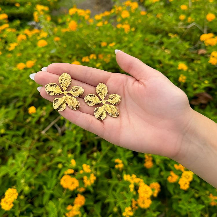 Σκουλαρίκια Chunky Flowers Από Ατσάλι Επιχρυσωμένο 24Κ MI43405